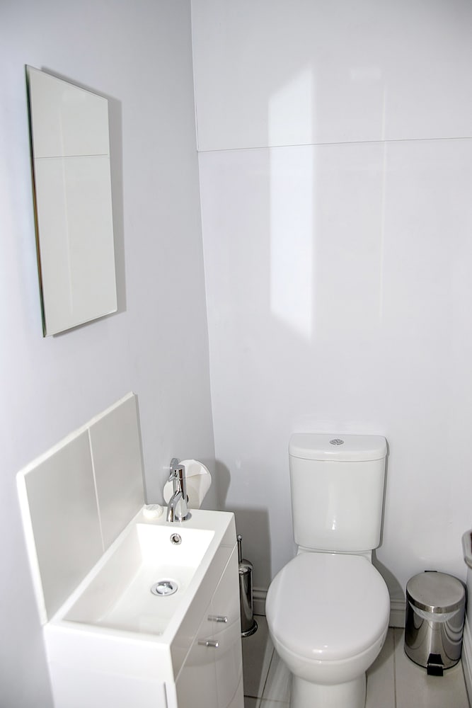 Bathroom, Base Serviced Apartments - City Road