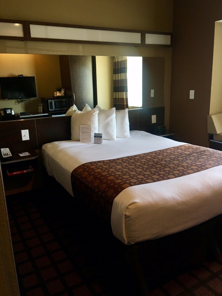 Microtel Inn And Suites Minot