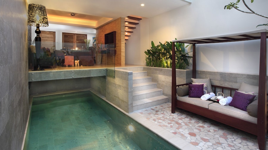 Villa Kayu Raja