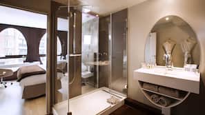 Premium bedding, free minibar, in-room safe, desk