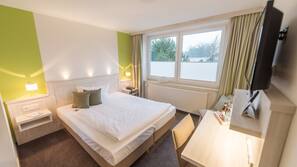 Hochwertige Bettwaren, Minibar, Zimmersafe, Schreibtisch