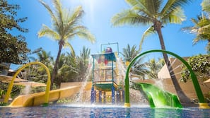 6 Außenpools, Cabañas (gegen Gebühr), Sonnenschirme