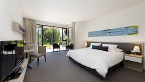 Minibar, in-room safe, desk, iron/ironing board