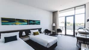Minibar, in-room safe, desk, iron/ironing board