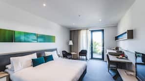 Minibar, in-room safe, desk, iron/ironing board