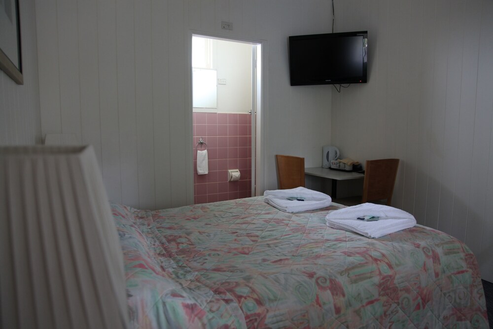 Titania Motel
