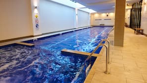 Indoor pool, sun loungers
