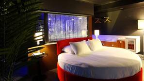 Luxe beddengoed, een minibar, een kluis op de kamer, een bureau
