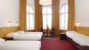 Coffres-forts dans les chambres, décoration personnalisée, bureau