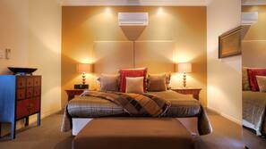 Premium bedding, desk, iron/ironing board, cots/infant beds