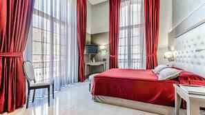 Schreibtisch, schallisolierte Zimmer, Bügeleisen/Bügelbrett