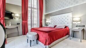Schreibtisch, schallisolierte Zimmer, Bügeleisen/Bügelbrett