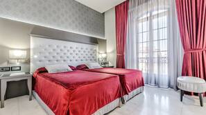 Schreibtisch, schallisolierte Zimmer, Bügeleisen/Bügelbrett