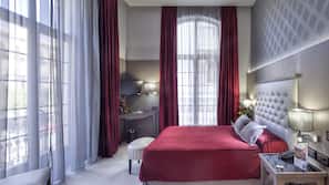 Schreibtisch, schallisolierte Zimmer, Bügeleisen/Bügelbrett