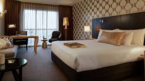 Minibar, in-room safe, desk, iron/ironing board