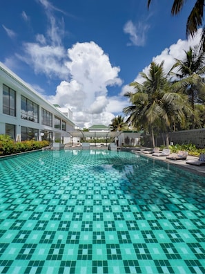 Outdoor pool, sun loungers