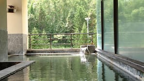 室外水療浴池