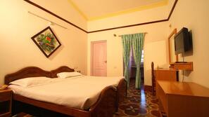 Premium bedding, in-room safe, rollaway beds, free WiFi