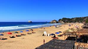 Ubicación cercana a la playa y 15 bares en la playa