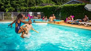 Piscine extérieure (ouverte en saison)