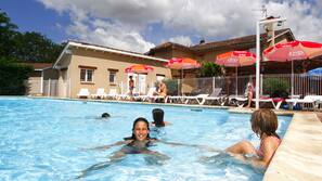 Piscine extérieure (ouverte en saison)