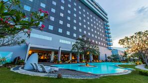 Kolam renang outdoor