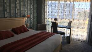 Coffre-forts dans les chambres, décoration personnalisée, bureau