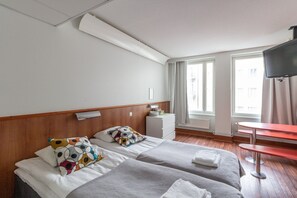 Basic Twin Room (no reception, keycode access) | Laptop workspace, iron/ironing board, free WiFi, bed sheets