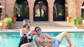 2 piscinas al aire libre, sombrillas, tumbonas