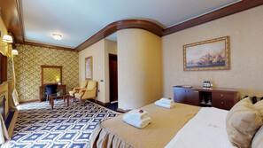 Minibar, in-room safe, desk, iron/ironing board