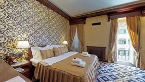 Minibar, in-room safe, desk, iron/ironing board