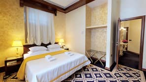 Minibar, in-room safe, desk, iron/ironing board