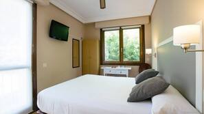 Coffre-forts dans les chambres, bureau, Wi-Fi gratuit, draps fournis