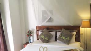 Minibar, cortinas opacas, cunas o camas infantiles (de pago)