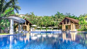 Outdoor pool, open 7 AM to 9 PM, pool loungers