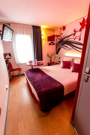 Desk, iron/ironing board, free WiFi, bed sheets