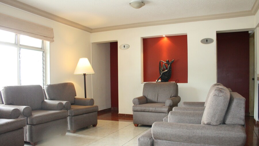 Del Marqués Hotel and Suites