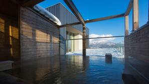 Outdoor spa bath