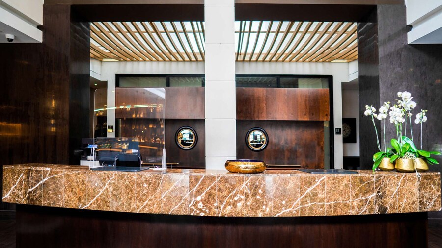 93 Luxury Suites & Residences