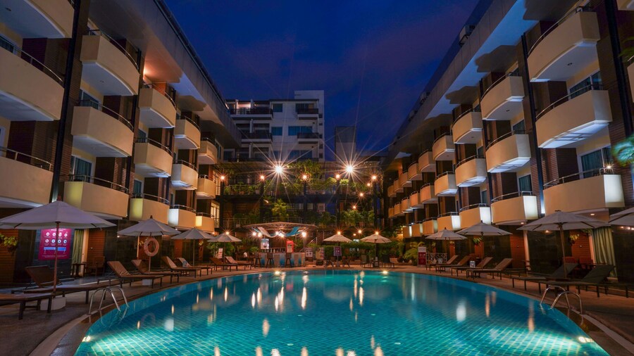 โรงแรมบารอน บีช