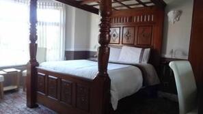 Minibar, iron/ironing board, free WiFi