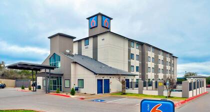 Motel 6 Marble Falls, TX
