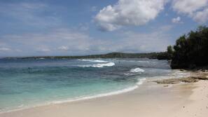 Privéstrand vlakbij, wit zand