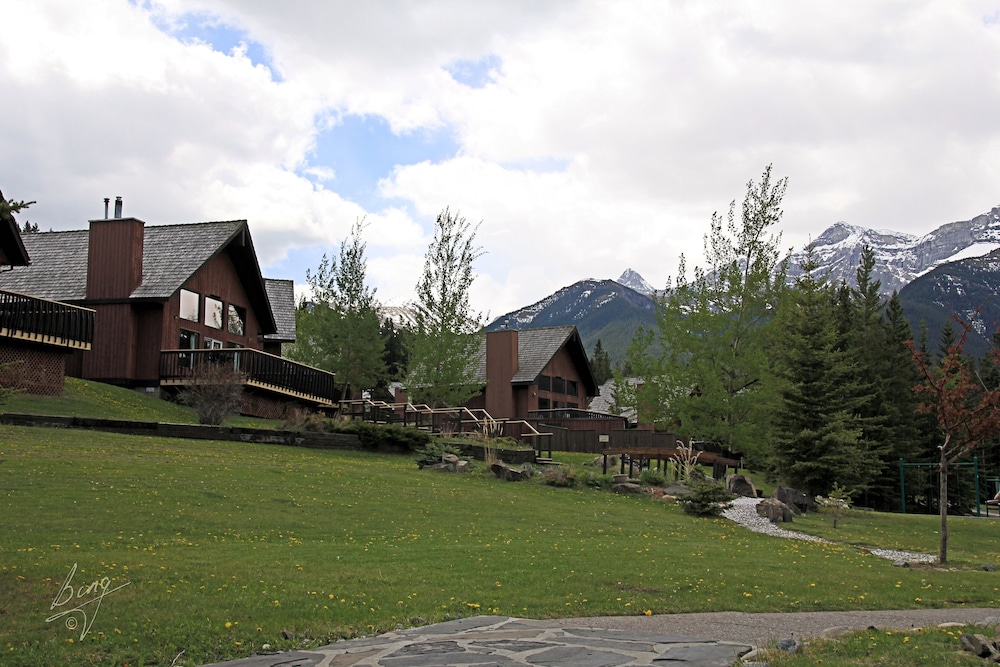 Exterior, Banff Gate Mountain Resort