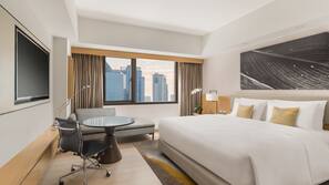 Minibar, in-room safe, desk, iron/ironing board