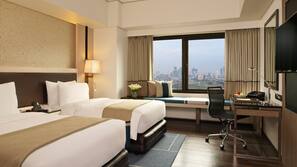 Minibar, in-room safe, desk, iron/ironing board