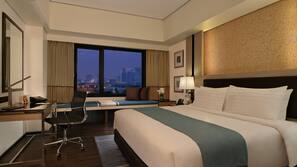 Minibar, in-room safe, desk, iron/ironing board