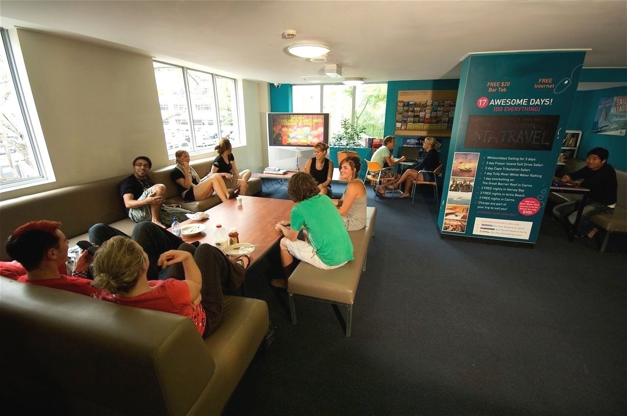 Base Backpackers Brisbane Uptown - Hostel