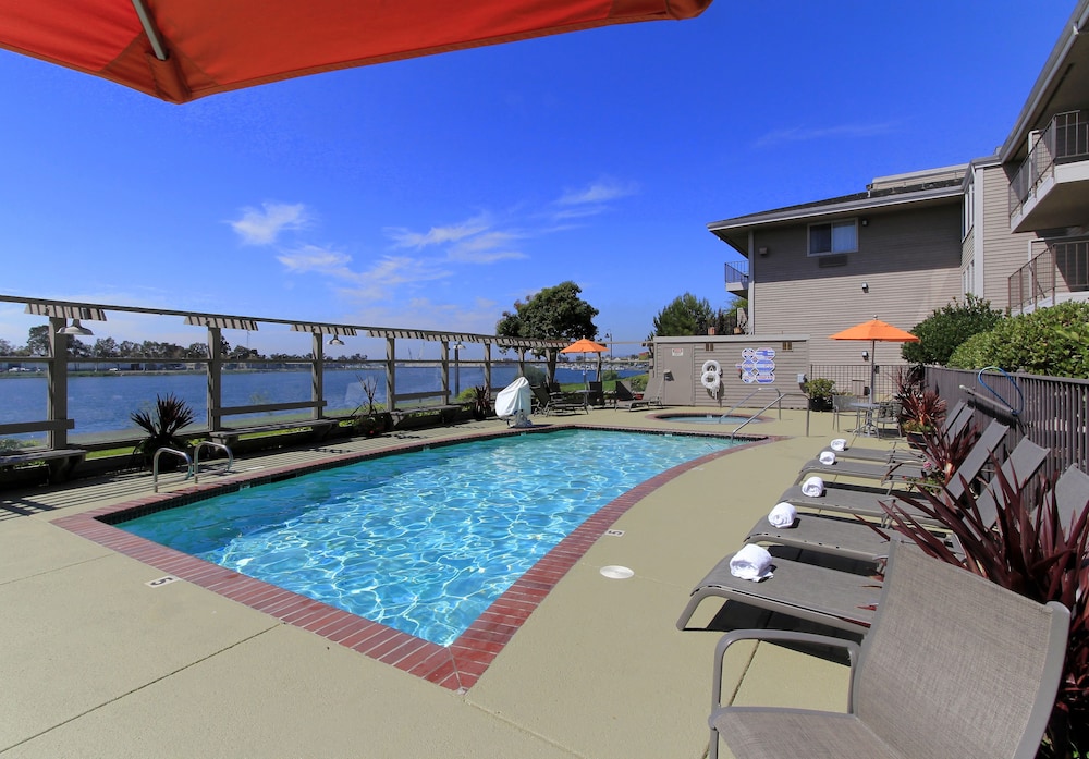 Best Western Plus Bayside Hotel in Oakland | Best Rates & Deals on Orbitz