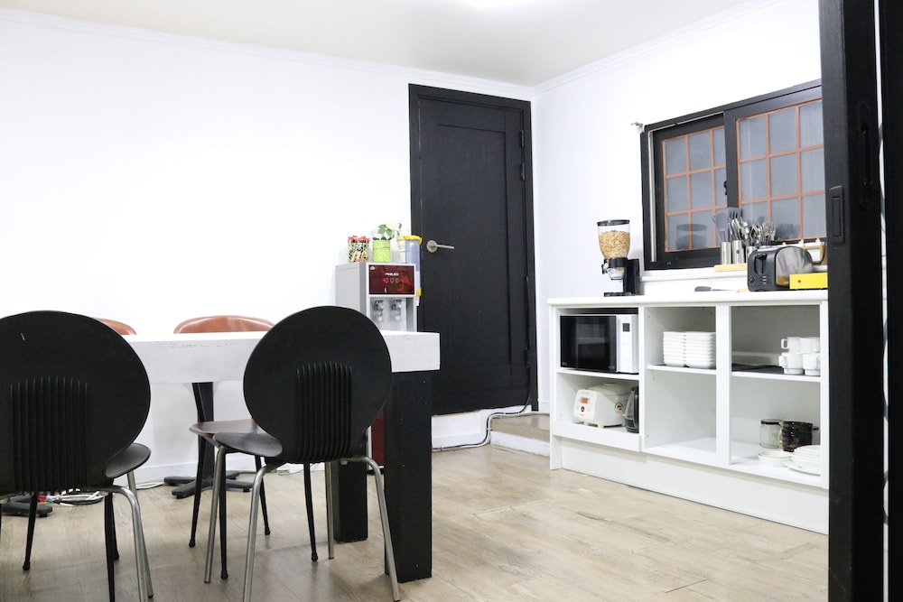 Moons Hostel In Seoul Hotel Rates Reviews On Orbitz - 